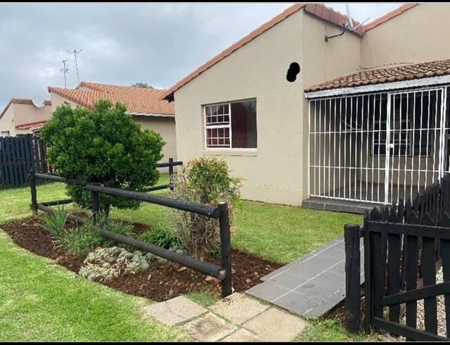 3 BEDROOM TOWNHOUSE FOR SALE IN ELSPARK